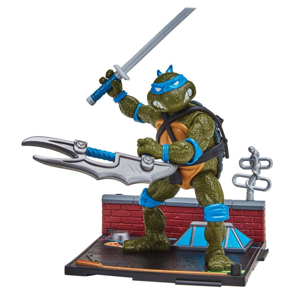 TMNT Leonardo Ninja weapons and accessories included for action play