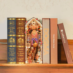 Tonecheer Beast and Beauty Book Nook dust cover protects the miniature scene.