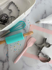 Tovla Jr decorating essentials help create colorful cookies