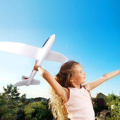 Toyvian foam airplane inverted-flight mode adds playful aerial tricks.