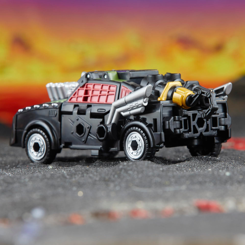 Transformers Star Raider Lockdown high-detail sculpt enhances collectible appeal.