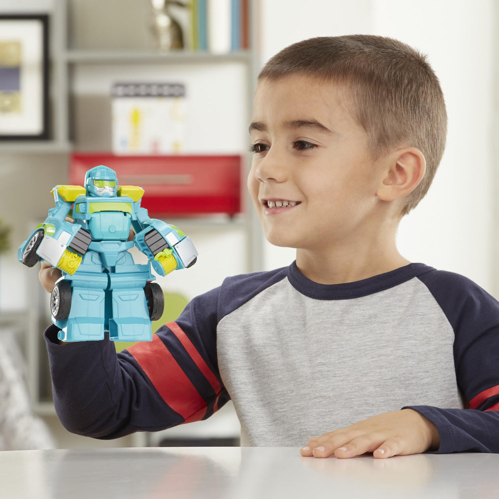 Transformers Playskool Hoist empowers little heroes to race to the rescue.