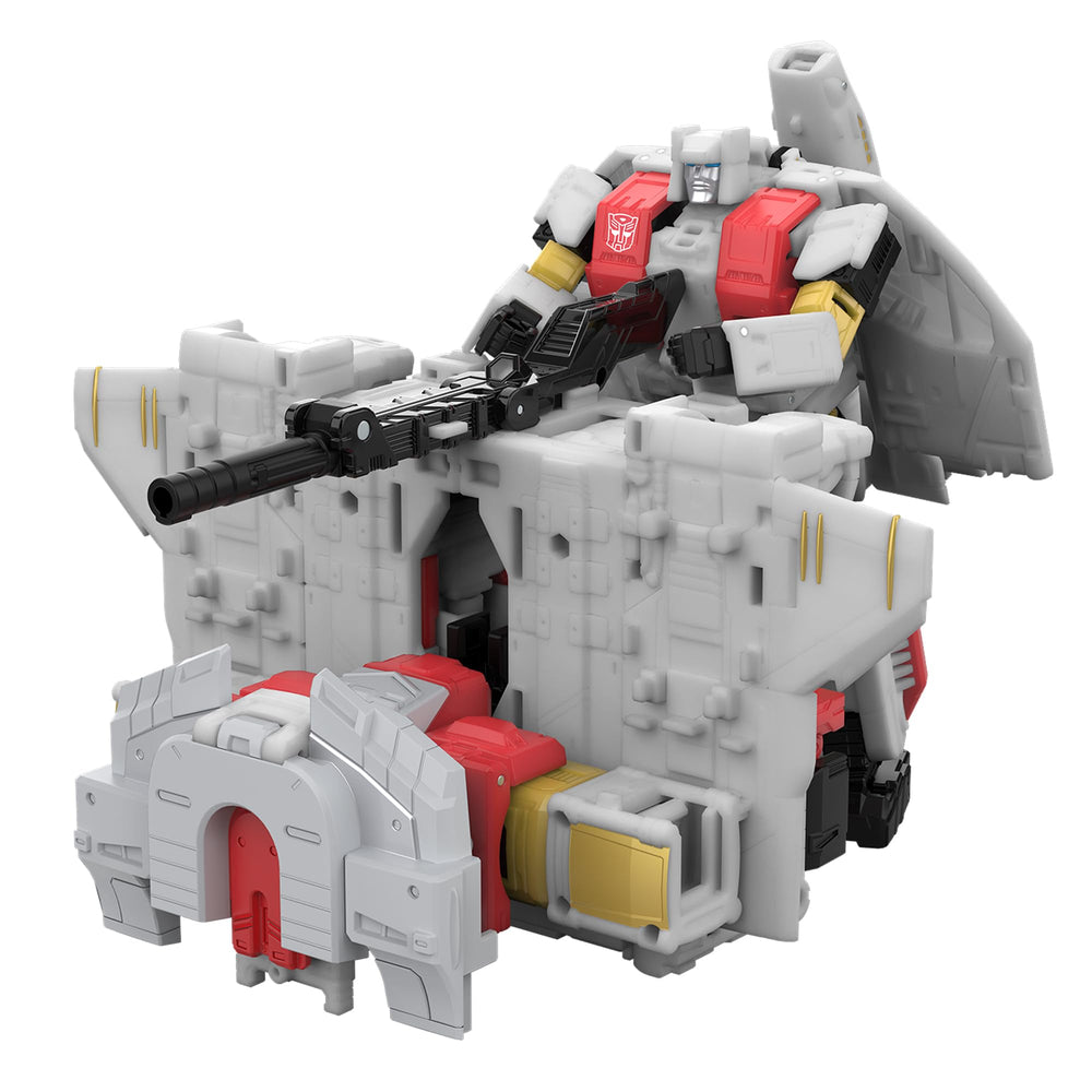 Transformers Silverbolt 44-step conversion invites immersive play.