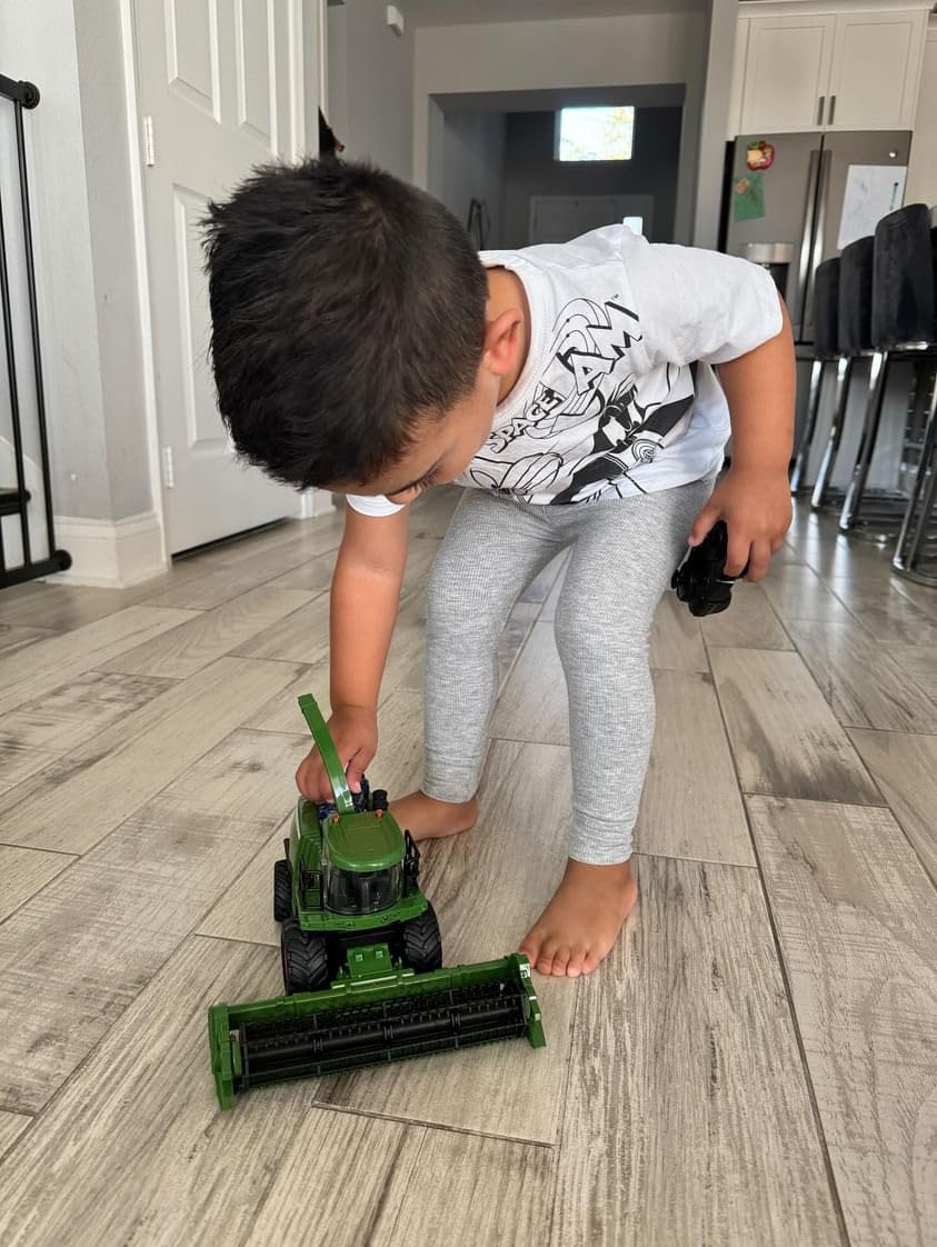 Uarzt 1/24-scale RC harvester toy assembly and setup for budding farmers