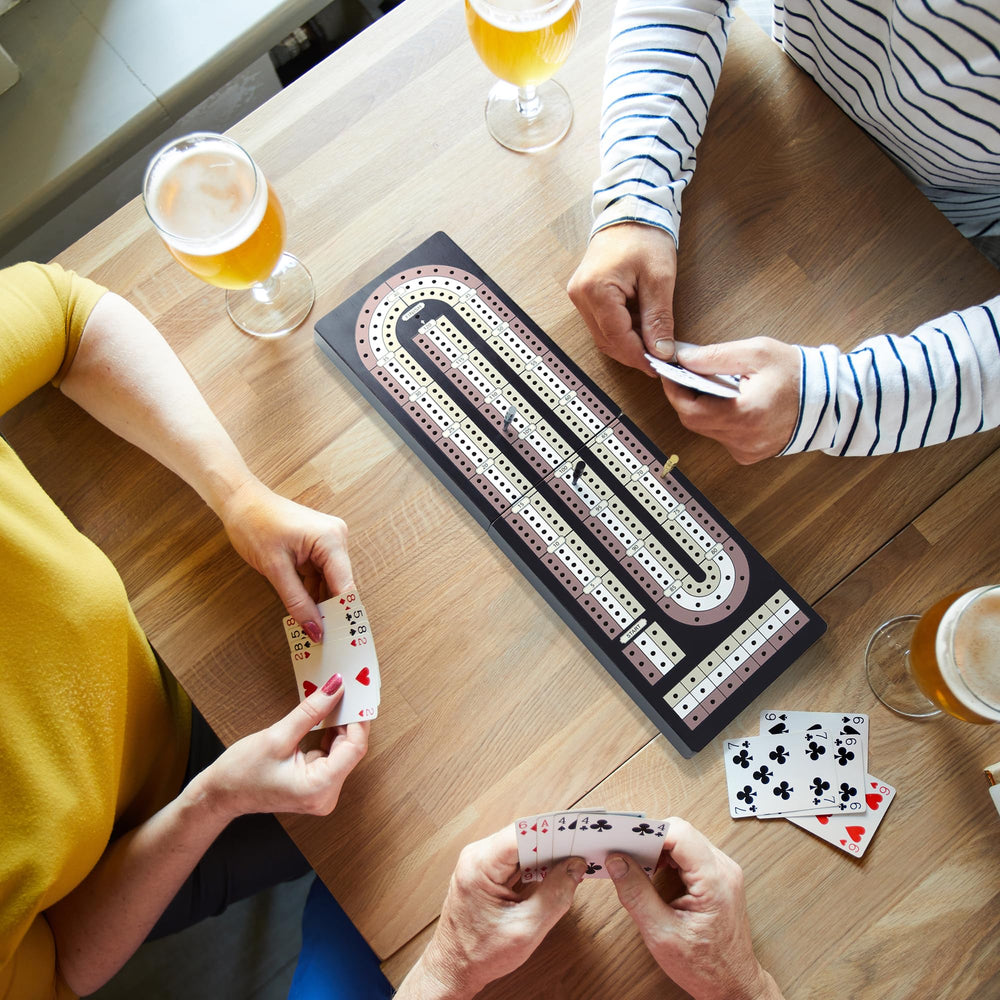 Uibyriy travel-friendly wooden cribbage board with sturdy construction.