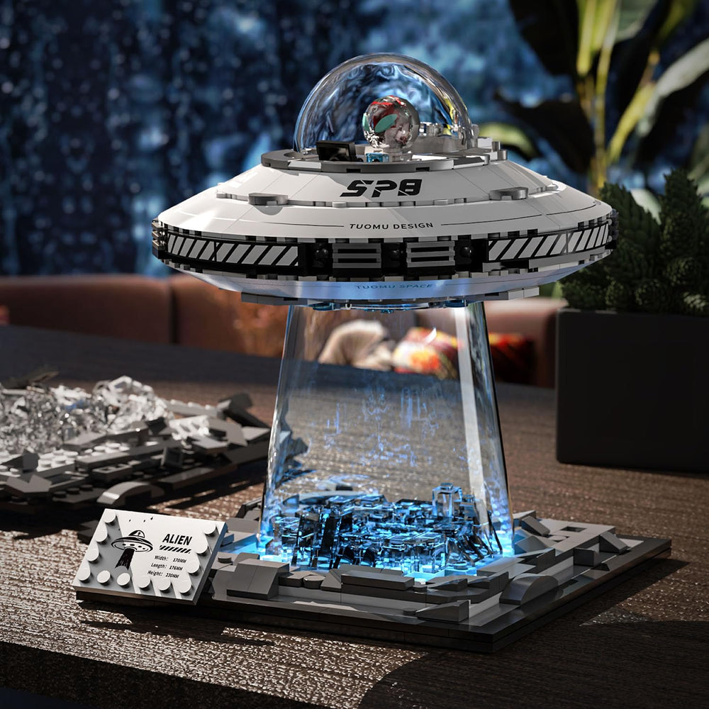 UNCLE BRICK Space UFO transparent parts invite close inspection.