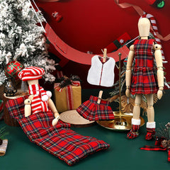 UPINS elf sleeping bag keeps dolls warm during festive nap scenes.