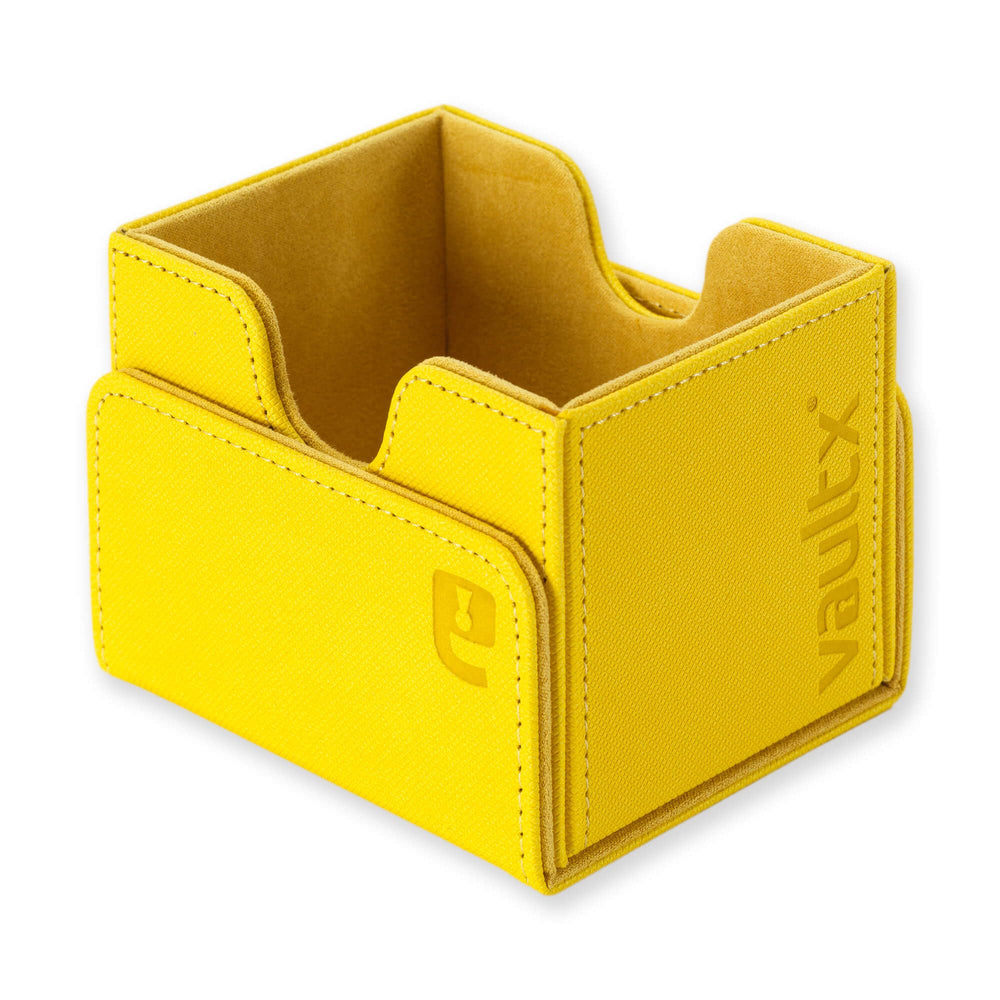 Vault X magnetic closure demonstration prevents spills during transport
