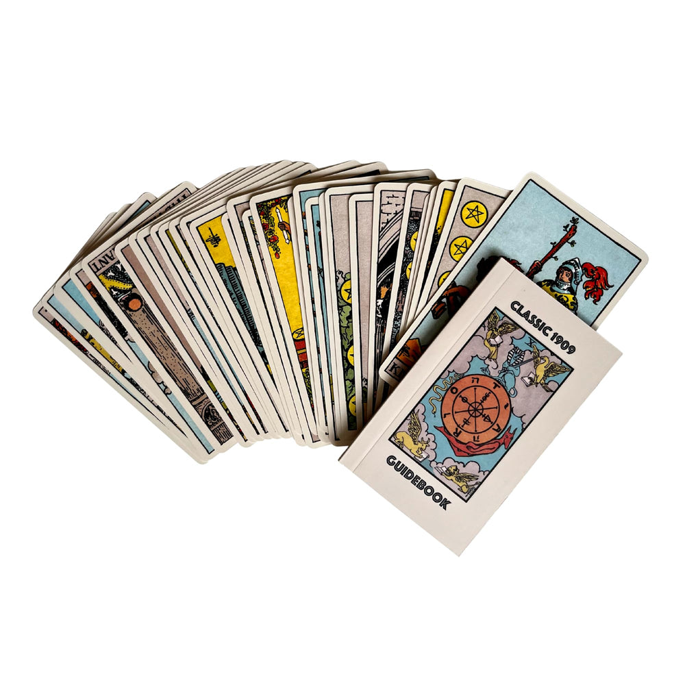 Gift-ready packaging for the Vieux Monde Express 1909 tarot deck.