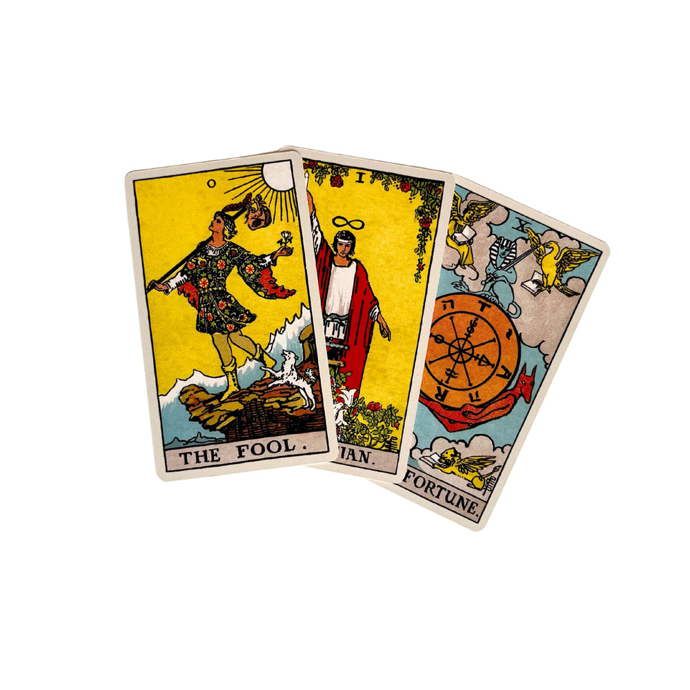 Guide booklet included with Vieux Monde Express 1909 tarot deck for intuitive learning.