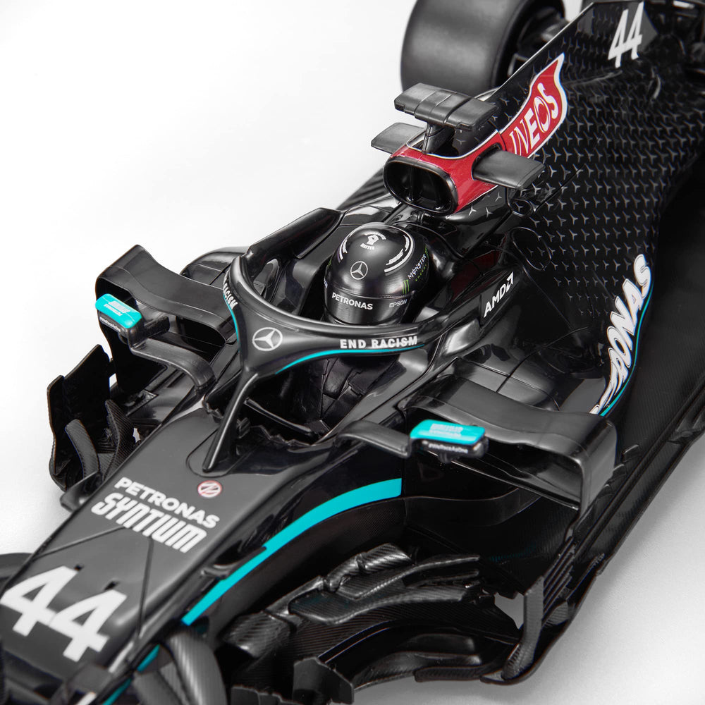 Voltz Toys Mercedes F1 W11 race scene with two cars on track