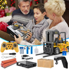 VWAHNANA RC forklift pallet play demonstrates hands-on cargo handling.