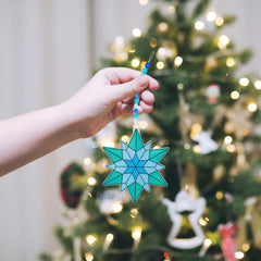 Winlyn arts activity kit for classrooms boosts holiday crafts and group creativity.