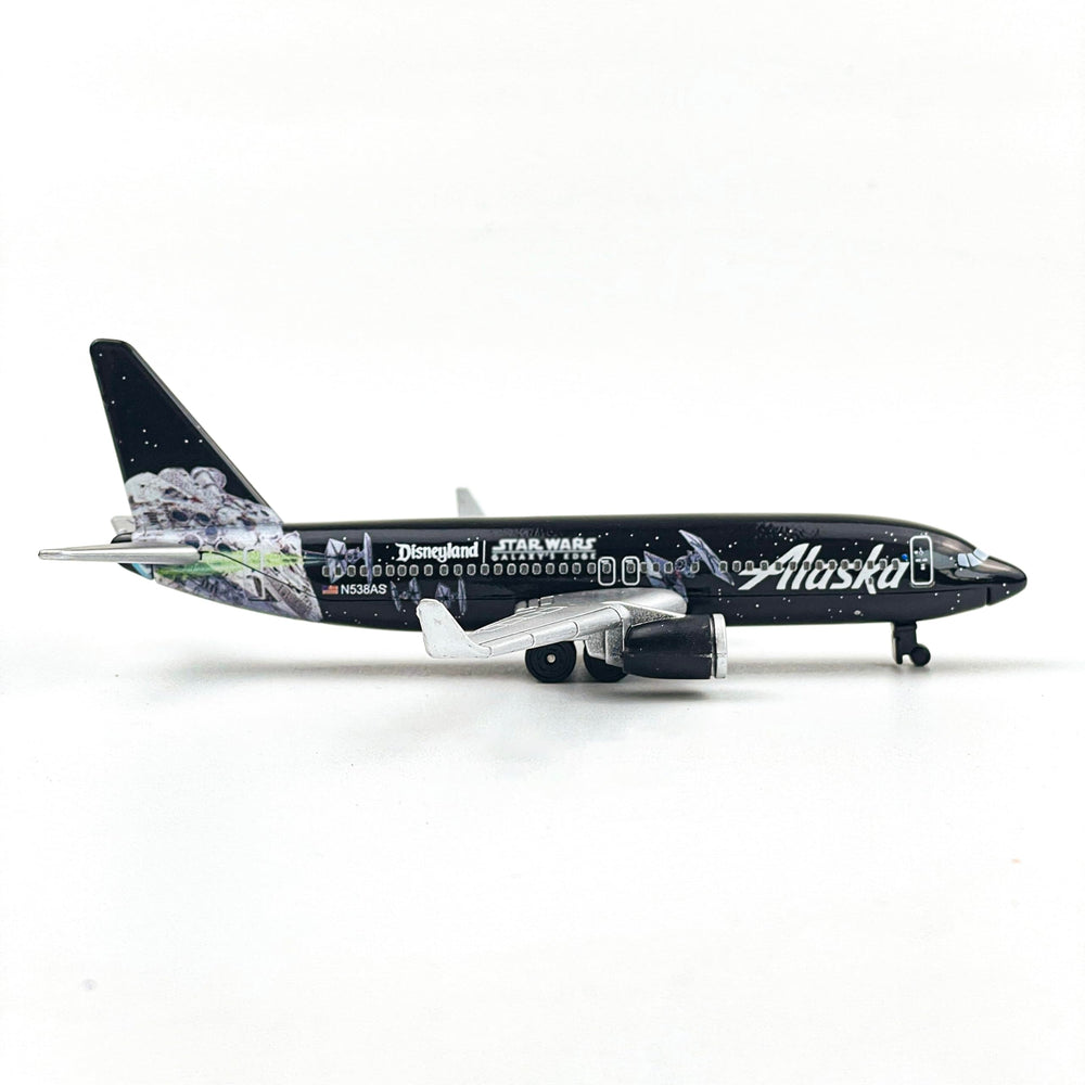WngAur Alaska airplane model features sliding wheels for take-off simulations