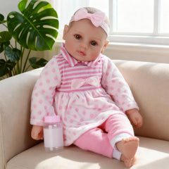 WOOROY doll hands and feet with wrinkled detail for realism.