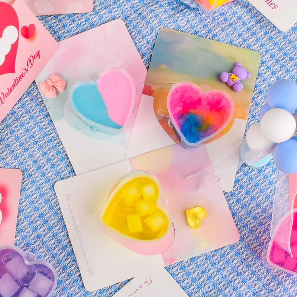 WUJYLY party favors with cards promote creative, mess-free slime play.