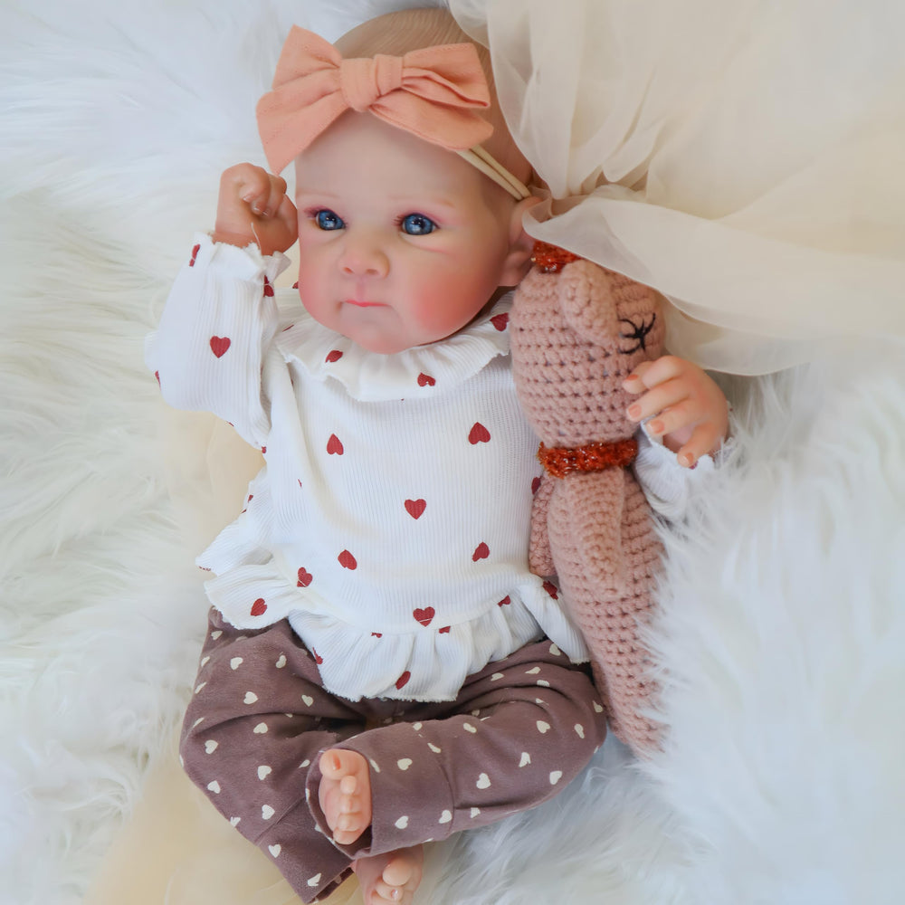 XSWPL Bettie accessories set supports dress-up and nurturing care