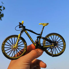 YEIBOBO alloy mini downhill bike toy side view highlights movable wheels and steering.