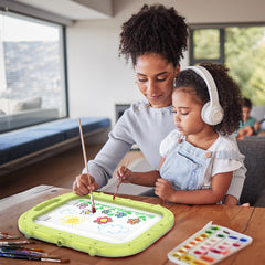 Ylovetoys Easel makes a great gift for kids on holidays.