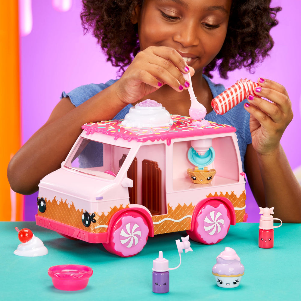 Yummiland straw dispenser ready to serve gloss to Num Noms.