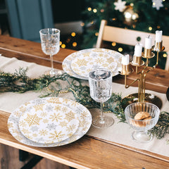 Yungyan Christmas table decor in gold, perfect for themed celebrations