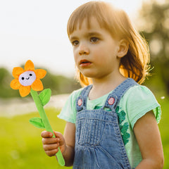Five-color plush daisies by ZJoey display a vibrant, cheerful centerpiece