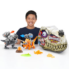 ZURU SMASHERS Skull lights up during action-packed battles.