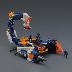 52TOYS BEASTBOX Hurrican includes a 30 mm driver figure.
