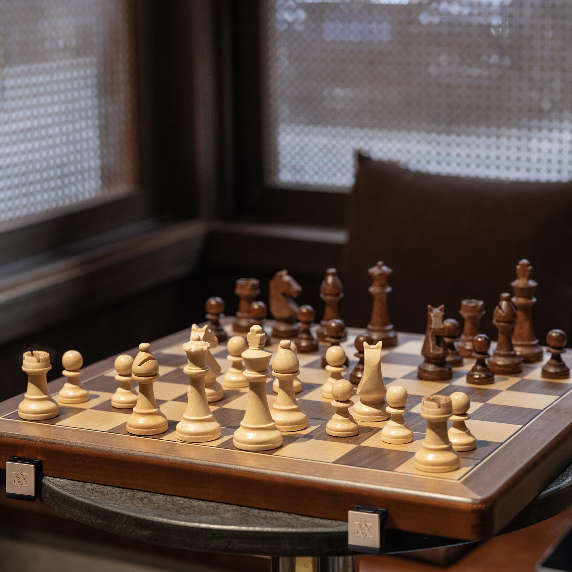 A&A round-corner board design enhances comfort and handling.
