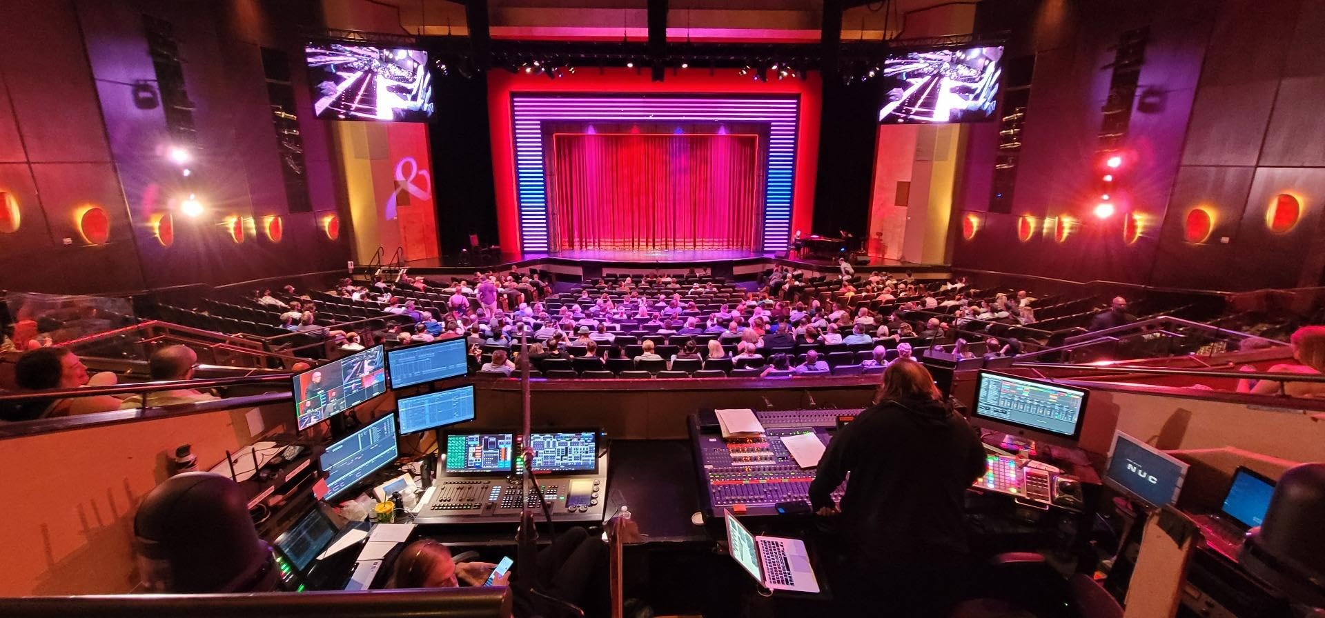 Penn & Teller VR Lab stage-demo sparks hands-on learning and imagination