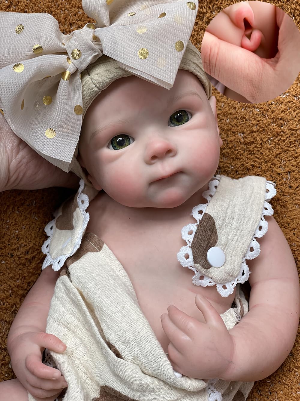 Abenduot Bettie Girl Doll face close-up with lifelike features for immersive play.