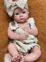 Abenduot Bettie Girl Doll weighted body enhances real-life feel.