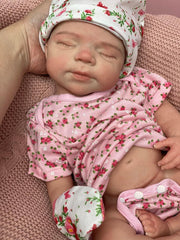Abenduot pacifier-ready mouth detail for natural feeding moments.