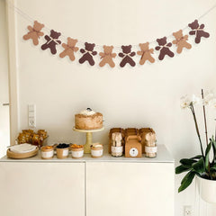 Agkvw neutral-toned garland elevates woodland party themes.