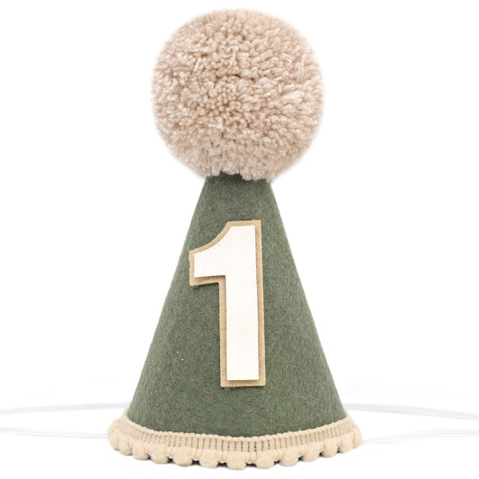 Agvgaza Wild One Birthday Hat front view showcasing deep green safari crown for memorable photos.
