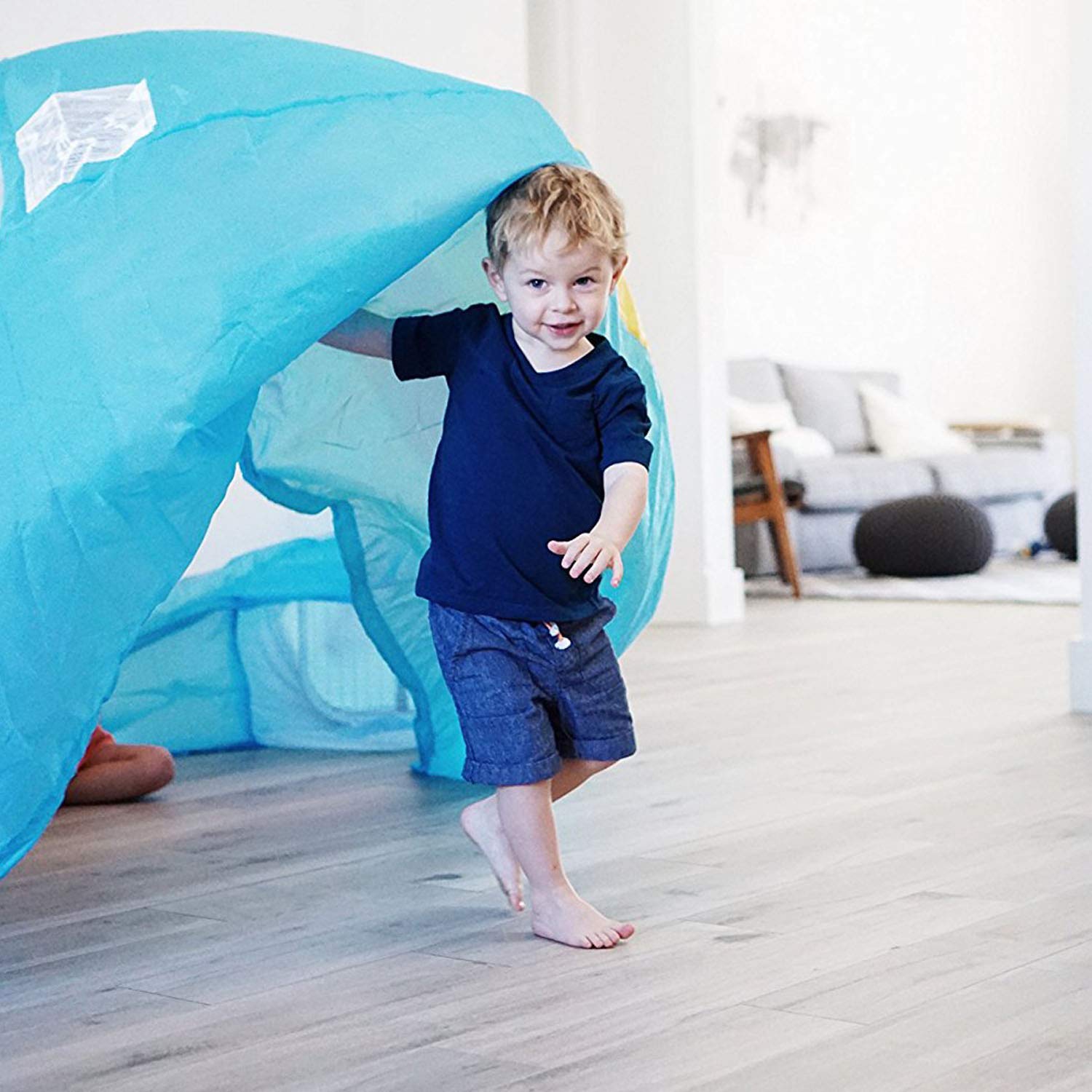 Large diameter design provides room for friends to join.