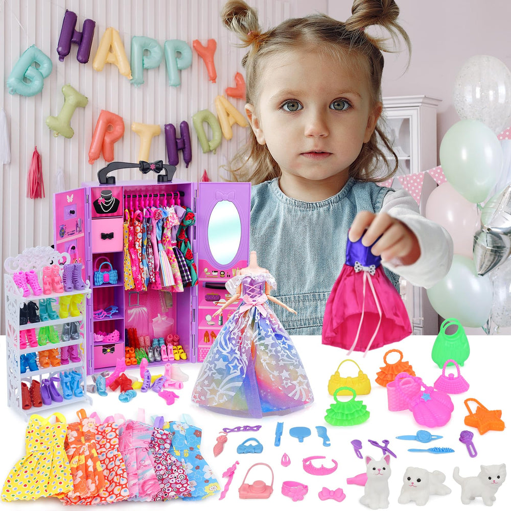 AK KYC crowns and handbags set adds character for imaginative play.