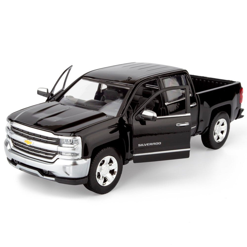 All Star Toys Silverado 2018 interior detail reveals realistic seating and controls.