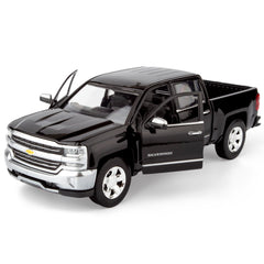 All Star Toys Silverado 2018 interior detail reveals realistic seating and controls.