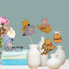 ALNGFUIK Winnie-themed party decor collection enhances cheerful celebrations.