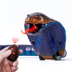 AMCHSURI snake with retractable tongue for realistic reptile play