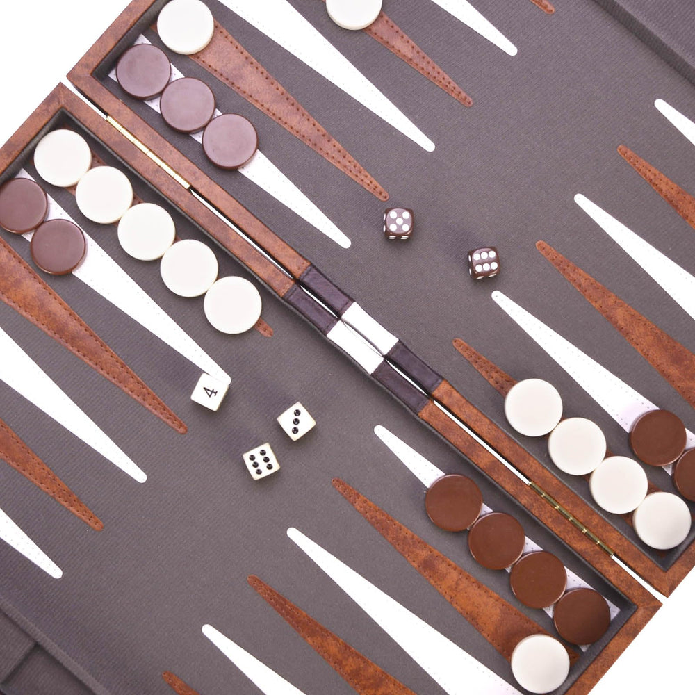 AMEROUS playing pieces, high-quality chips for smooth movement.