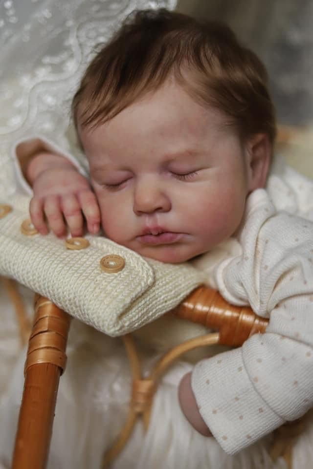 Anano Loulou full silicone body for durable, lifelike posing and easy cleaning