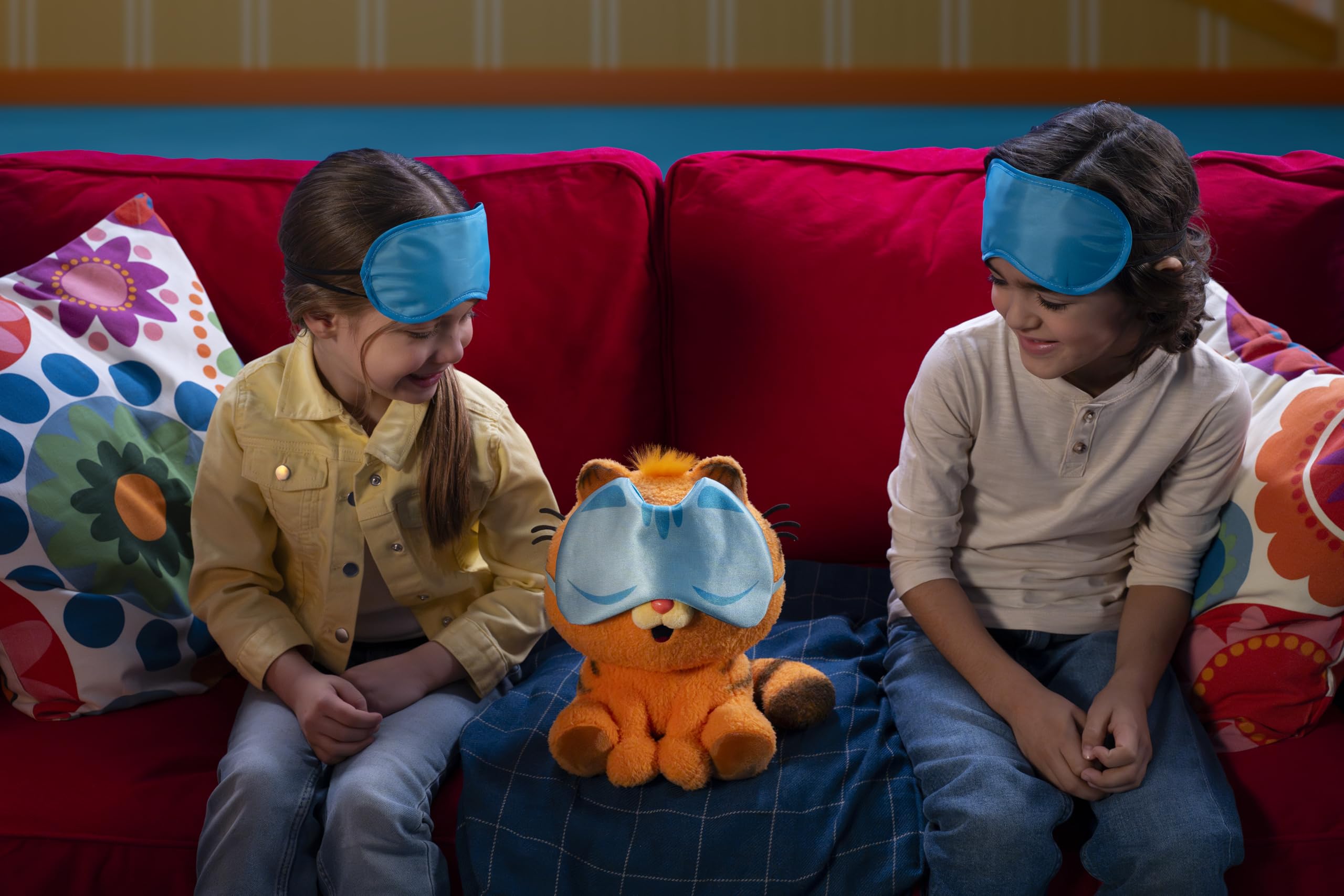 Animagic Baby Garfield lasagna accessory enhances pretend meals during play