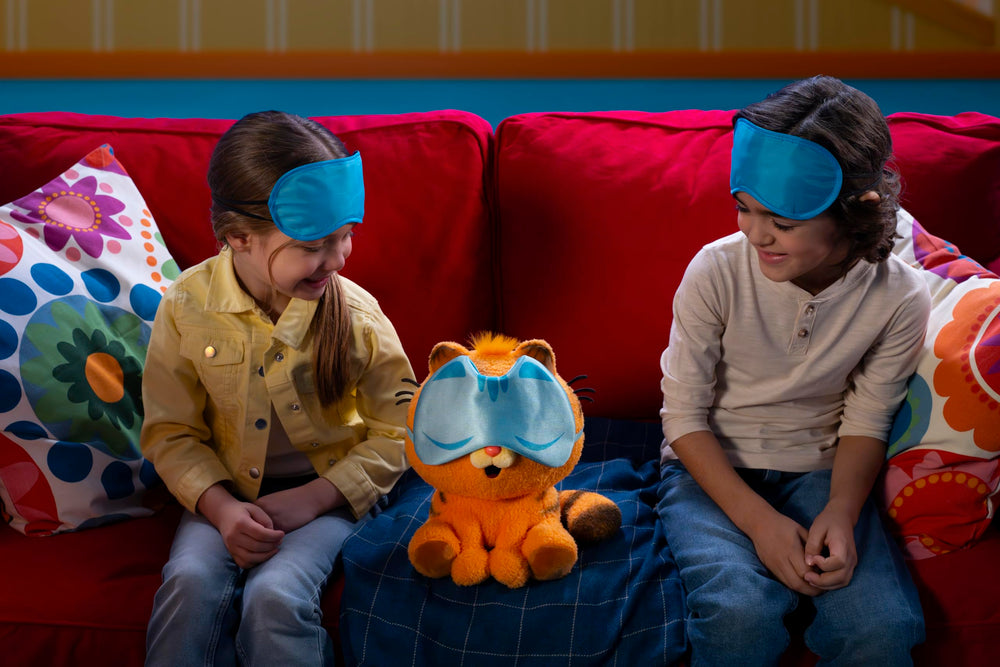 Animagic Baby Garfield lasagna accessory enhances pretend meals during play