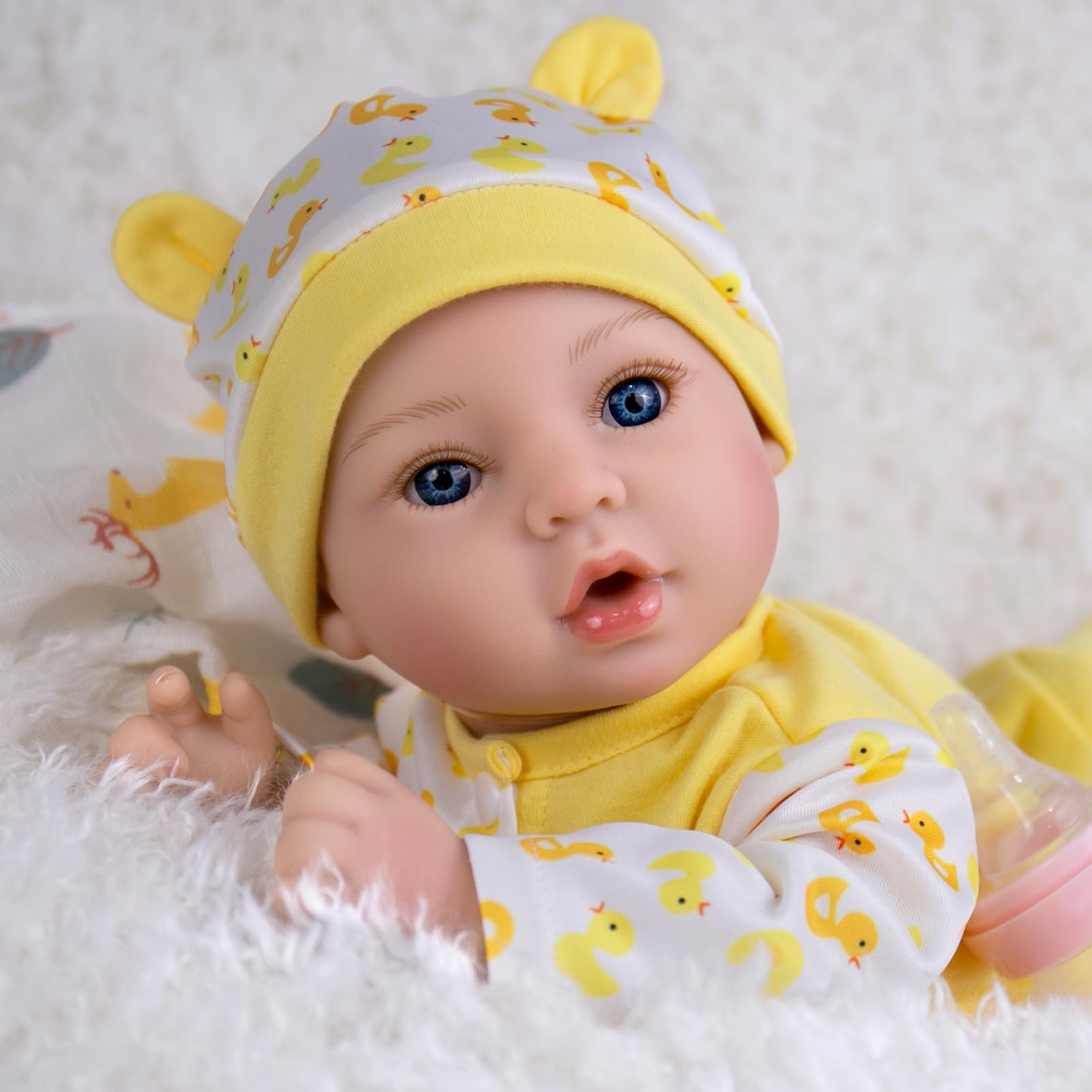 Aori lifelike newborn look ideal for role-play and storytelling.