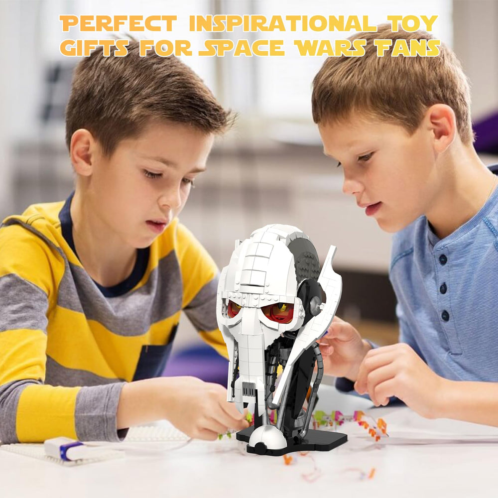 aphpaio General Helmet Building Set 710 pieces offer a rewarding build experience for fans.