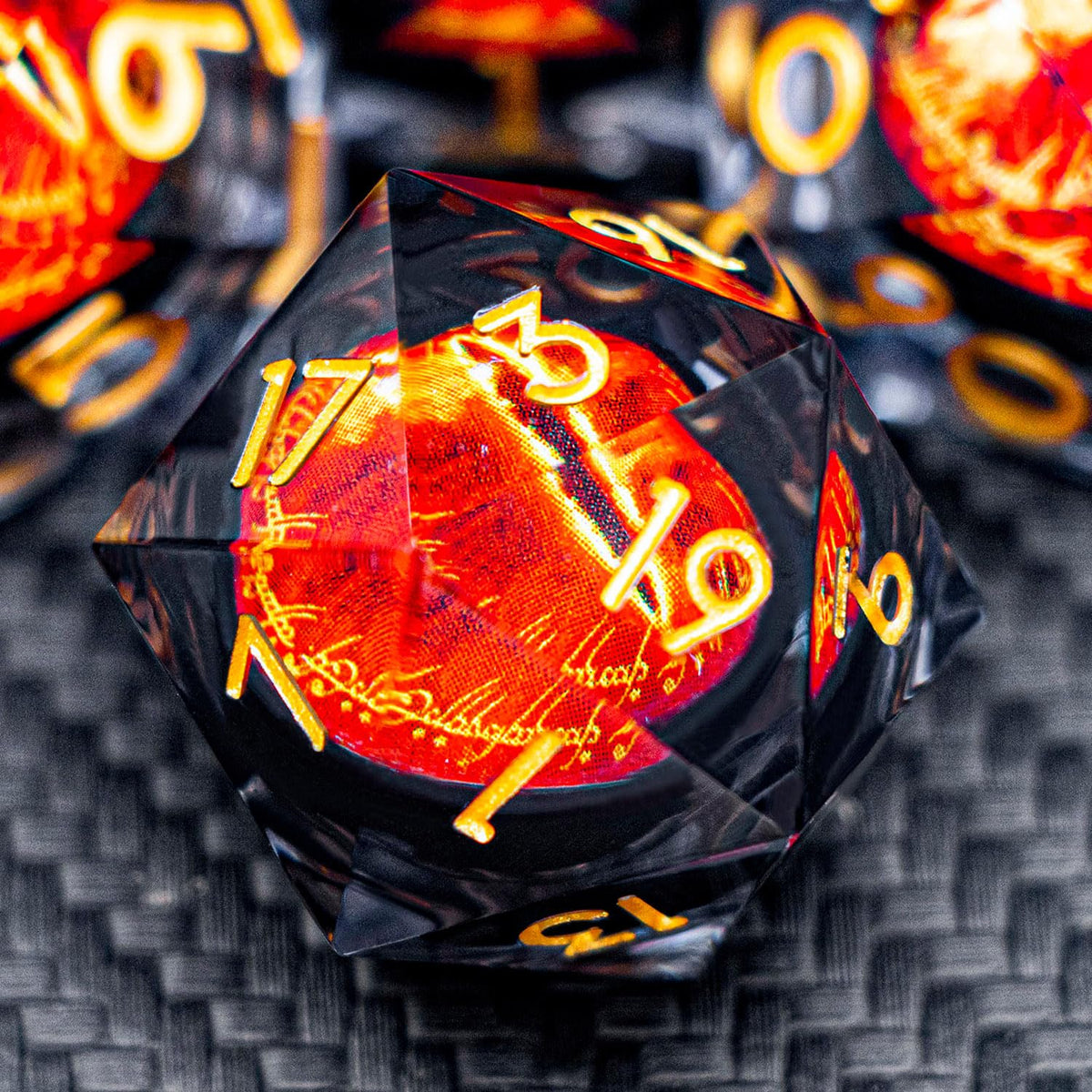 ARUOHHA Gazes Eye D&D dice with black-gold liquid core for immersive table moments