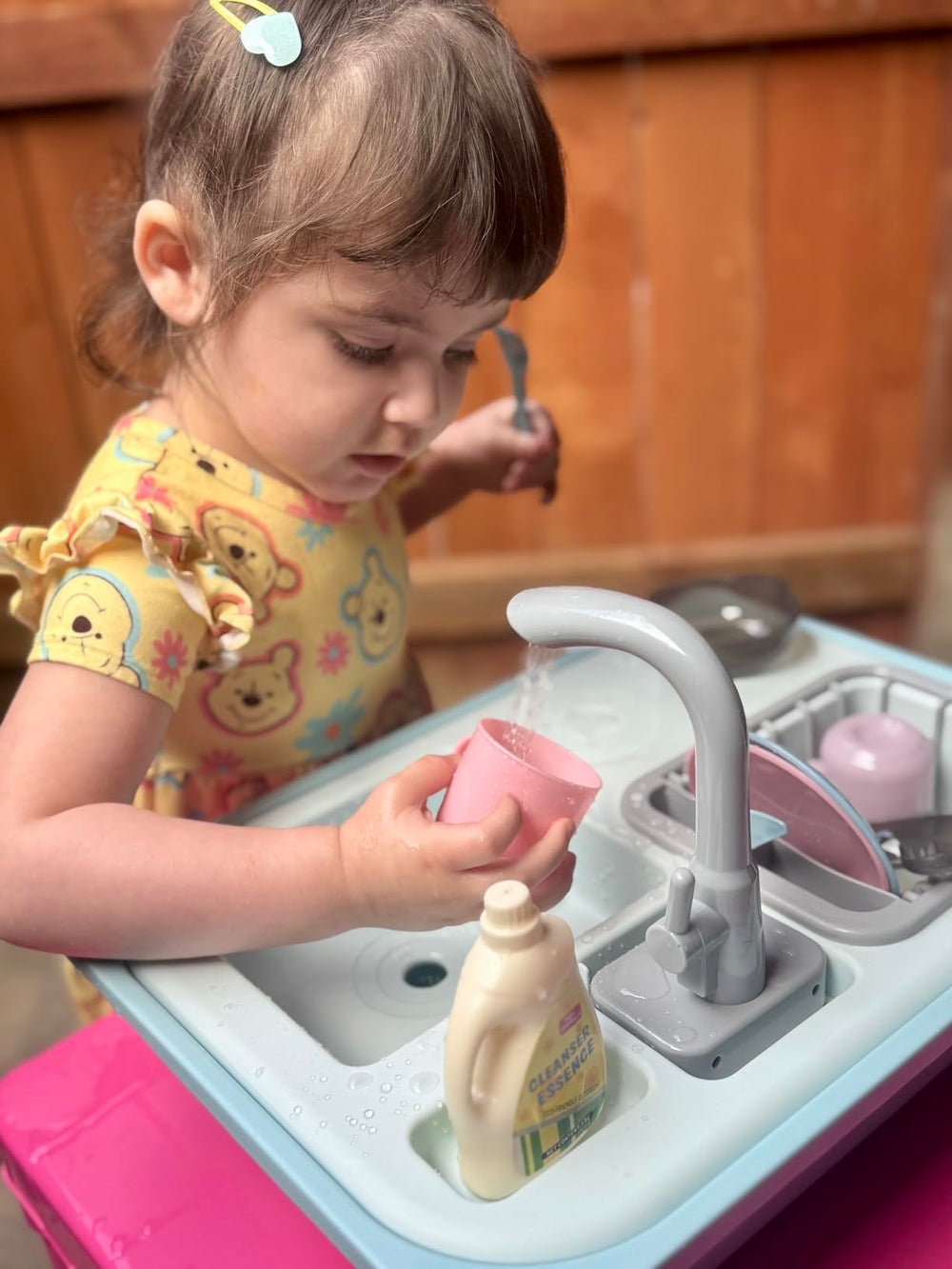 Asweets temperature-sensitive accessories captivate attention during play.