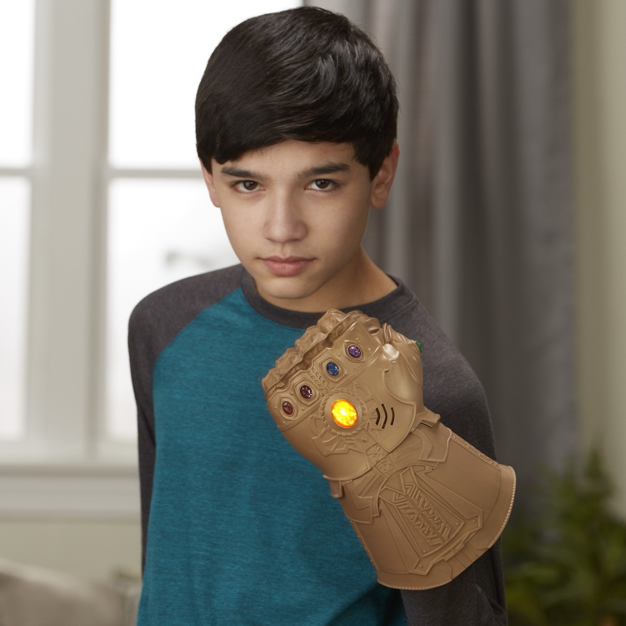 Avengers Infinity War Gauntlet Electronic Fist emits authentic sound FX to boost imagination.